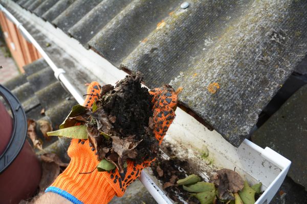 Cost of Seamless Gutter Cleaning in Hampstead